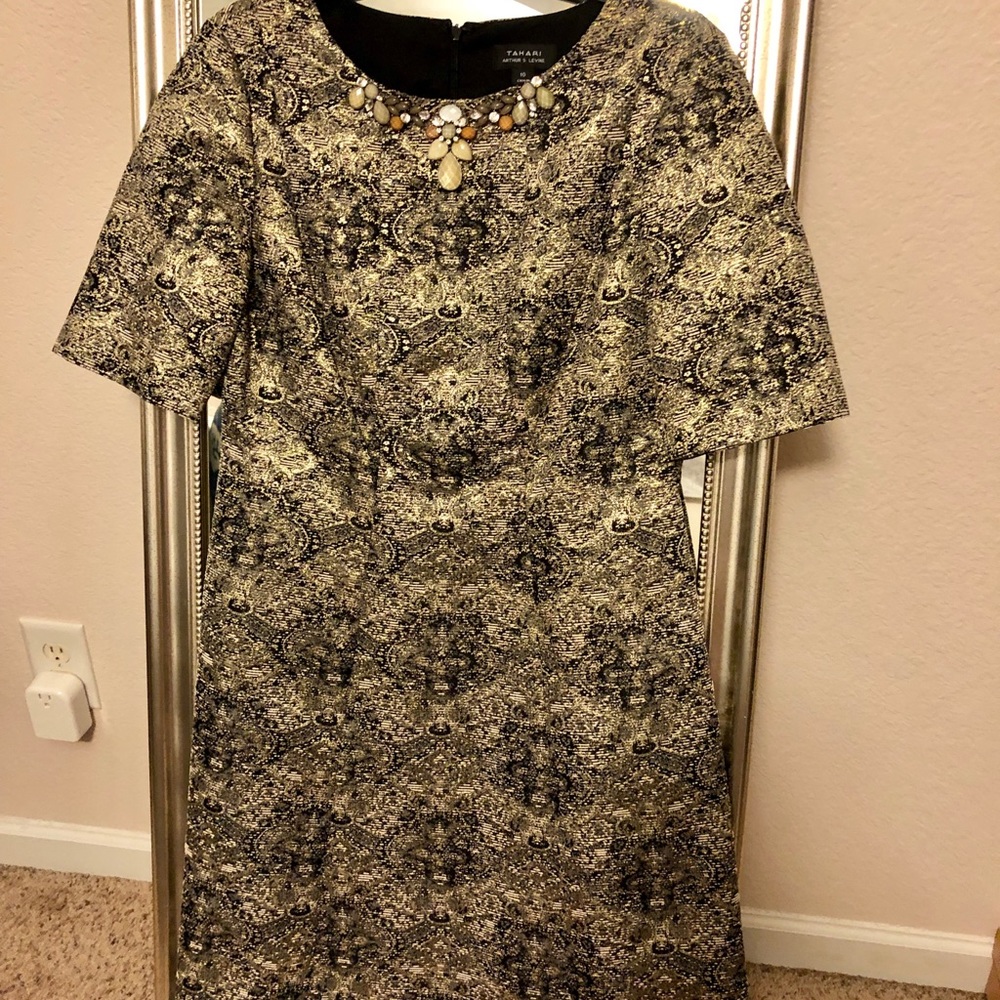 🌈Tahari ASL Embellished Neckline Printed Dress